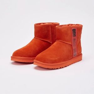 NEW UGG CLASSIC MINI SIDE-LOGO II BOOTS